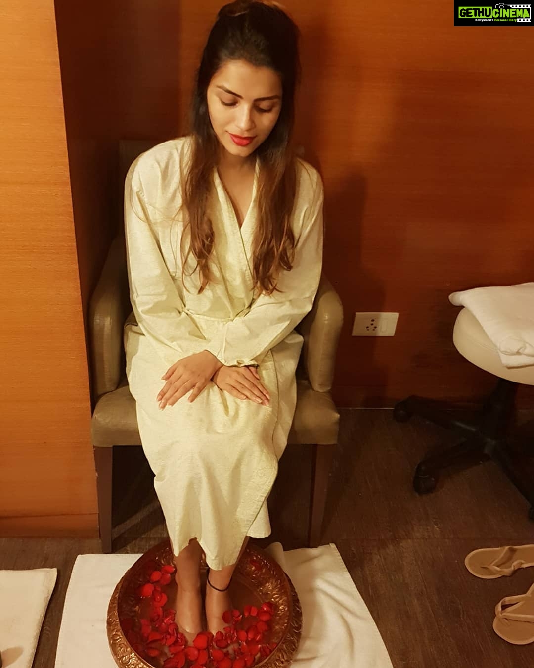 Sonali Raut Instagram - Spa day!!!! #spa #relaxation #footspa #pamper #fullbodymassage #rejuvenation