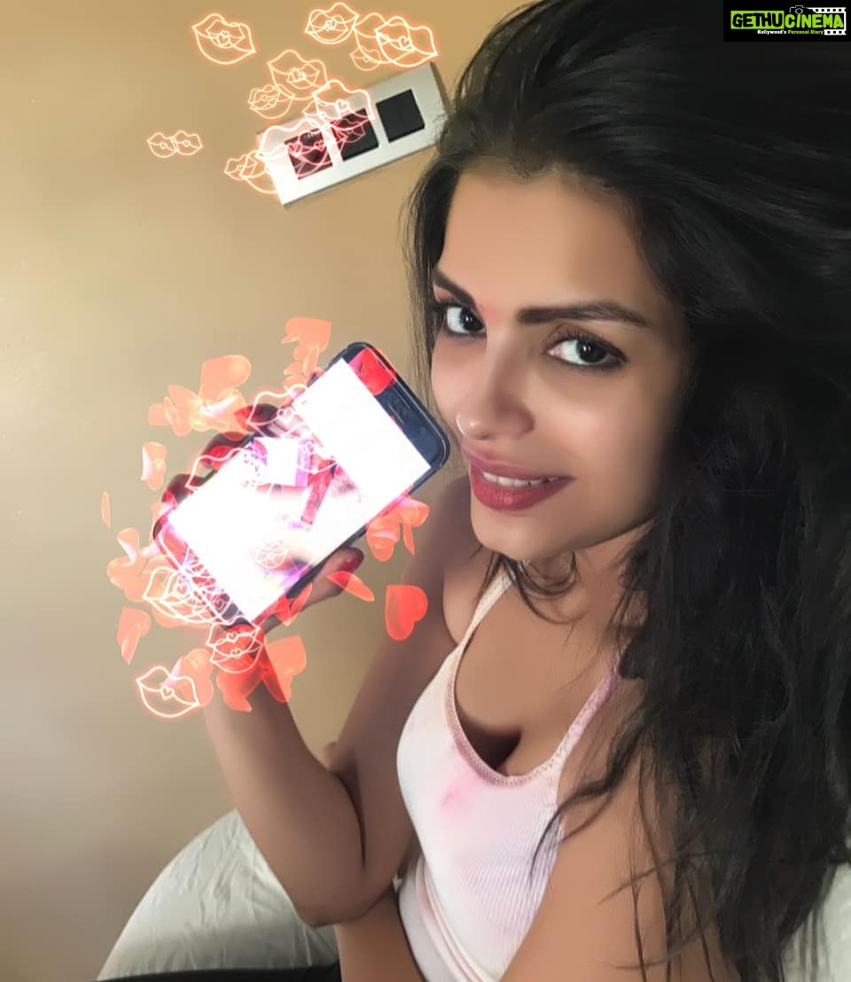 Sonali Raut Instagram - Post Holi!! #relaxing #clicked #festival #rang #white