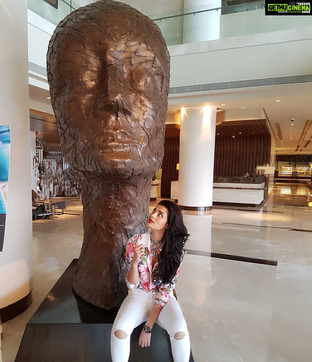 Sonali Raut Instagram - Oh!! What kind of art is that? okay #art #whatsthat #seemsweird #uglybeautyart