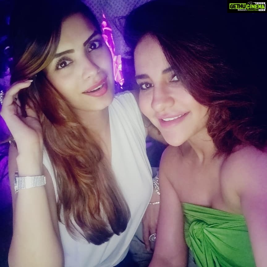 Sonali Raut Instagram - #lastnite @lizaa_malik #birthdaycelebration #girls #fun #chillvibes #weekend