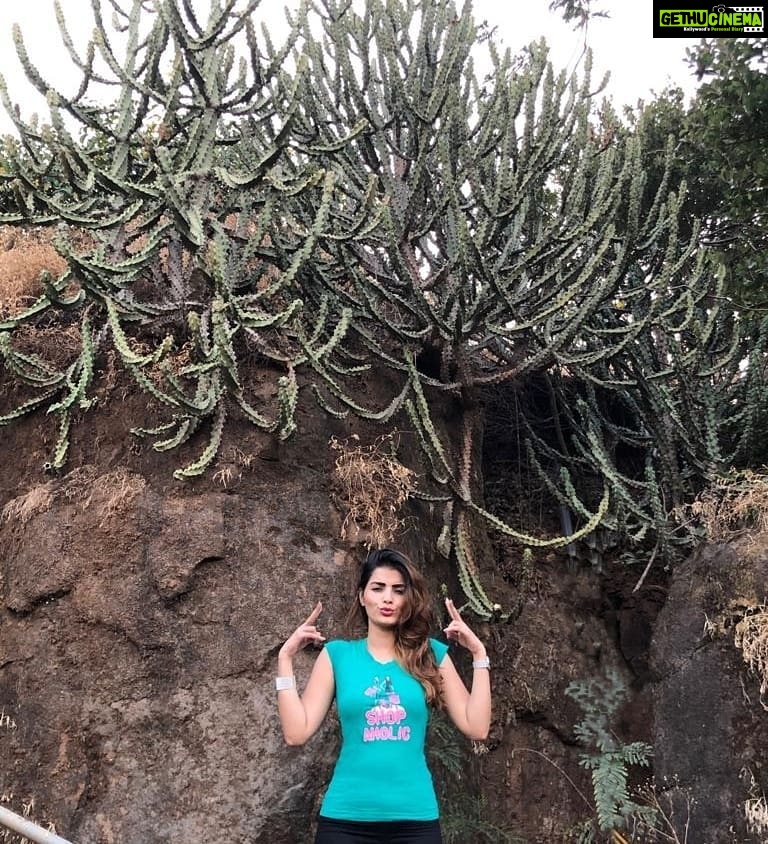 Sonali Raut Instagram - Hard to handle🌵🌵🌵!!!! #instaquote #instalook #instagirl #nature #naturelovers