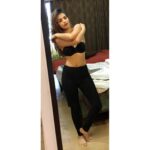 Sonali Raut Instagram - Life begins at the end of your comfort zone!!! #style #mirror #shot #black #comfort #zone