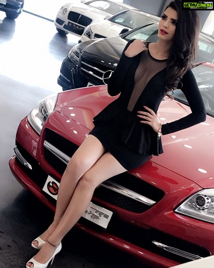 Sonali Raut Instagram - Men always talk about women n cars!!! #shoot #shootlife #shooting📷 #pose #strikeapose