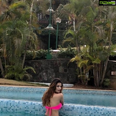 Sonali Raut Instagram - Home is where the pool is!!! #swim #pool #water #bluenpink #sexy