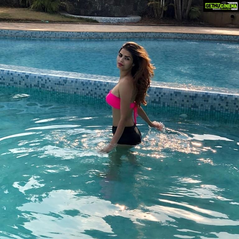 Sonali Raut Instagram - The sky broke like an egg into full sunset and the water caught fireπββοΈπππ!!!! #sunset #nature #water #pool #blue #wind