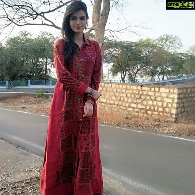 Sonali Raut Instagram - Wherever you go, no matter what the weather, always bring your own sunshine!!!! #sunshine #weather #you #matter #go #own