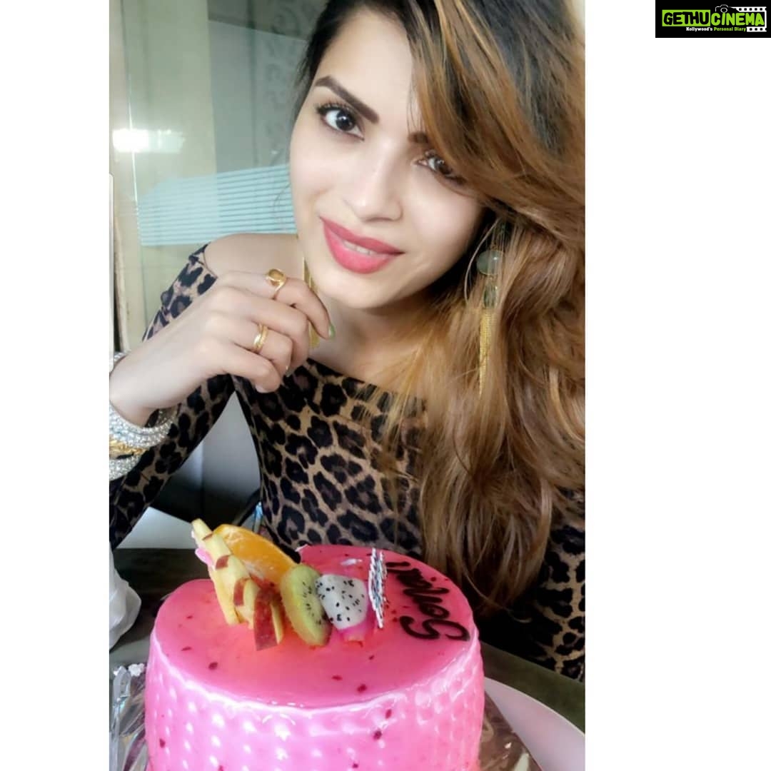 Sonali Raut Instagram - Thank you ,everyone,for your lovely birthday wishes. Love to you all!!!! #birthdayweekend #birthdaygirl #birthday #celebration #capricorngirl #winter #december #2019