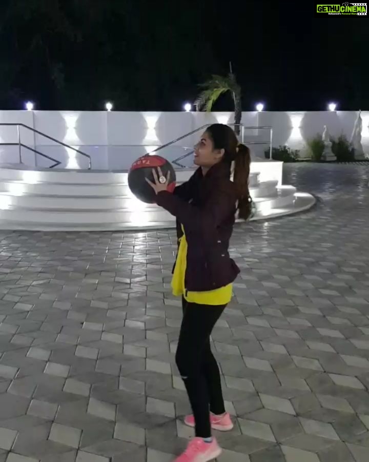Sonali Raut Instagram - What keeps me going is goals!!! #fun #masti #playtime #winter #sport