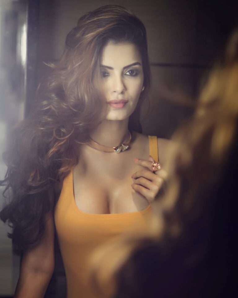 Sonali Raut Instagram - Self confidence is not taught or learned. It is earned by surpassing your own limitations #Selfcareday #Fashionphotography #Highfashion #Supermodel #Trendy #HighFashion #Fashion #HairFashion #Fashiondiaries Picture Courtesy - @ravibohraphotography Stylist - @arrnavb @arrnavbmitraa