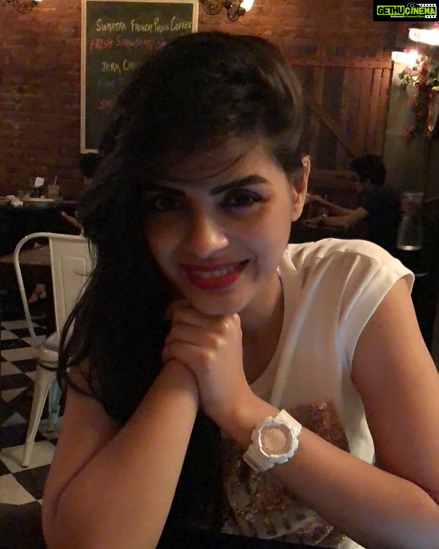 Sonali Raut Instagram - Seven days with no pizza makes one weak. #Pizza #PizzasForLife.