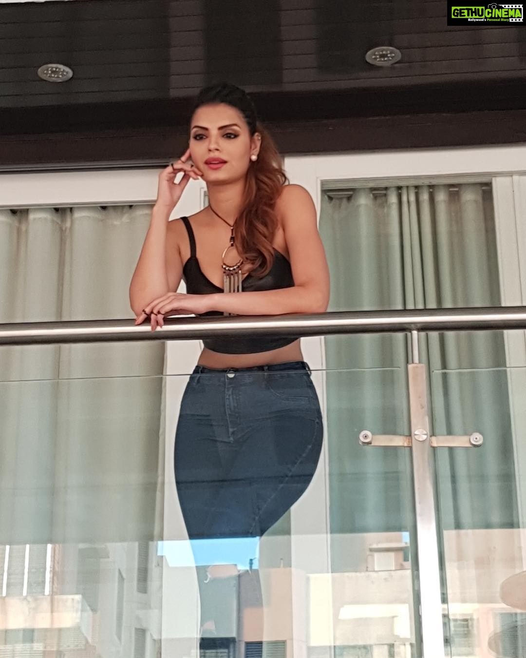Sonali Raut Instagram - In deep thoughts... But, Agar soch gehri hojaye toh faisle kamzor pad jaate hain.