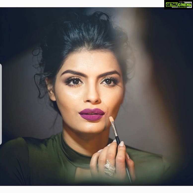 Sonali Raut Instagram - Close-up magic to me!!! #photography #closeup #makeup #shot #throwback #loveme