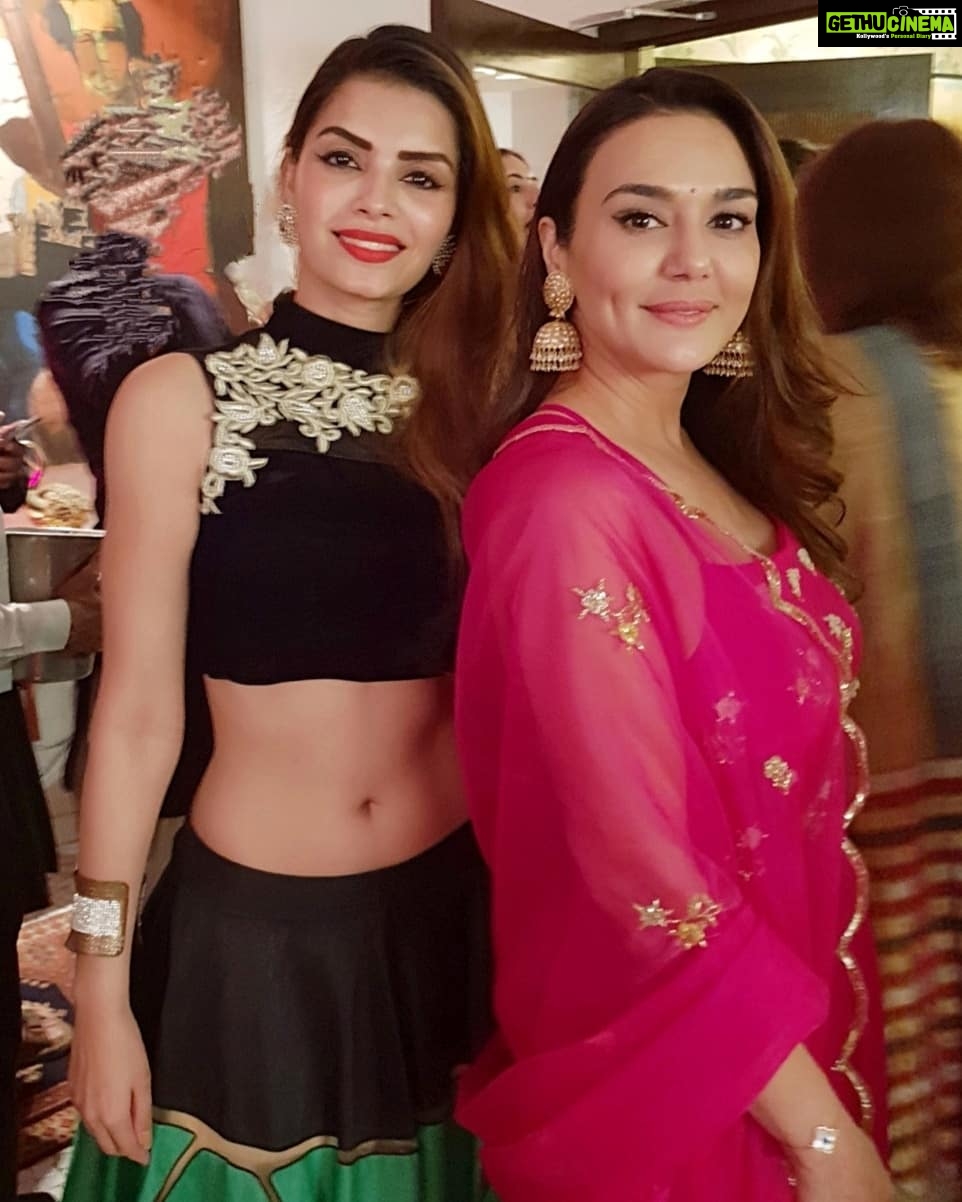 Sonali Raut Instagram - Feeling Preity @realpz 👸👸!!! #diwaliparty #preityzinta #goodtimes #PRETTYPREITY Mumbai, Maharashtra