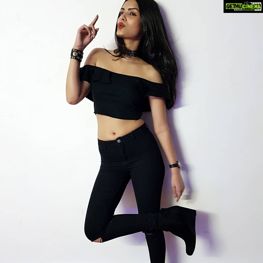 Sonali Raut Instagram - Happy Sunday!!! #sunnydays #mood #fun