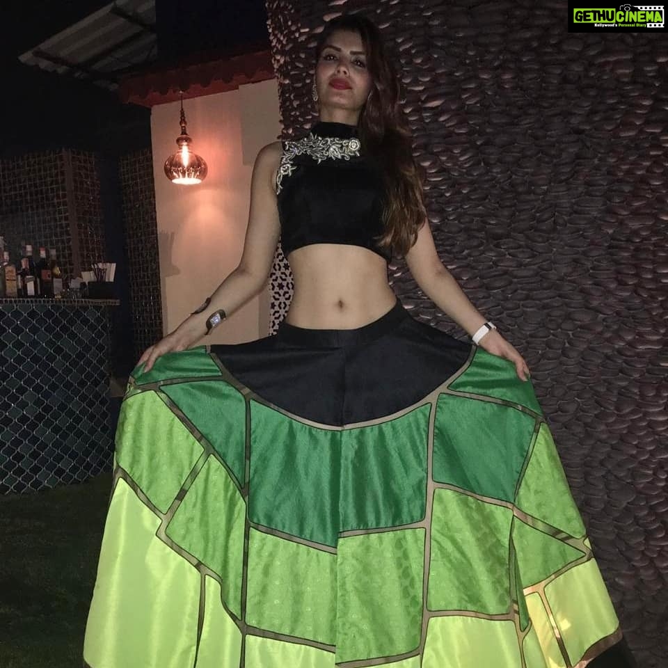 Sonali Raut Instagram - About last night!!!! Outfit courtesy @charmisdesign #diwali #diwaliparty #diwalicelebration #diwalimood #positivevibes