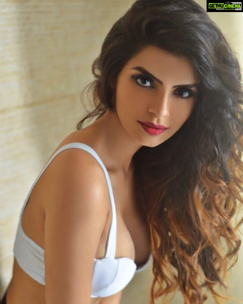 Sonali Raut Instagram - ❤💙💜❤💙💜 #beauty #sonaliraut