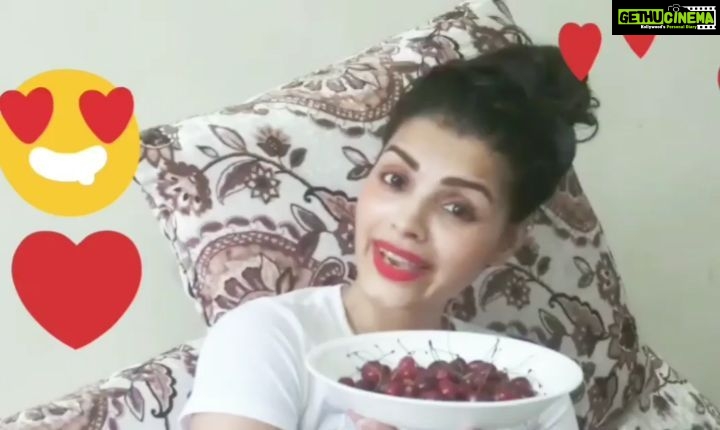 Sonali Raut Instagram - Life is just a bowl of cherries. Don't take it serious it's mysterious - Bob Fosse!!! #cherries #fruit #eatme #red #funtimes