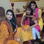 Sonali Raut Instagram – Eid #celebration with friends!!!! #eidmubarak #fun #friends #indianlook