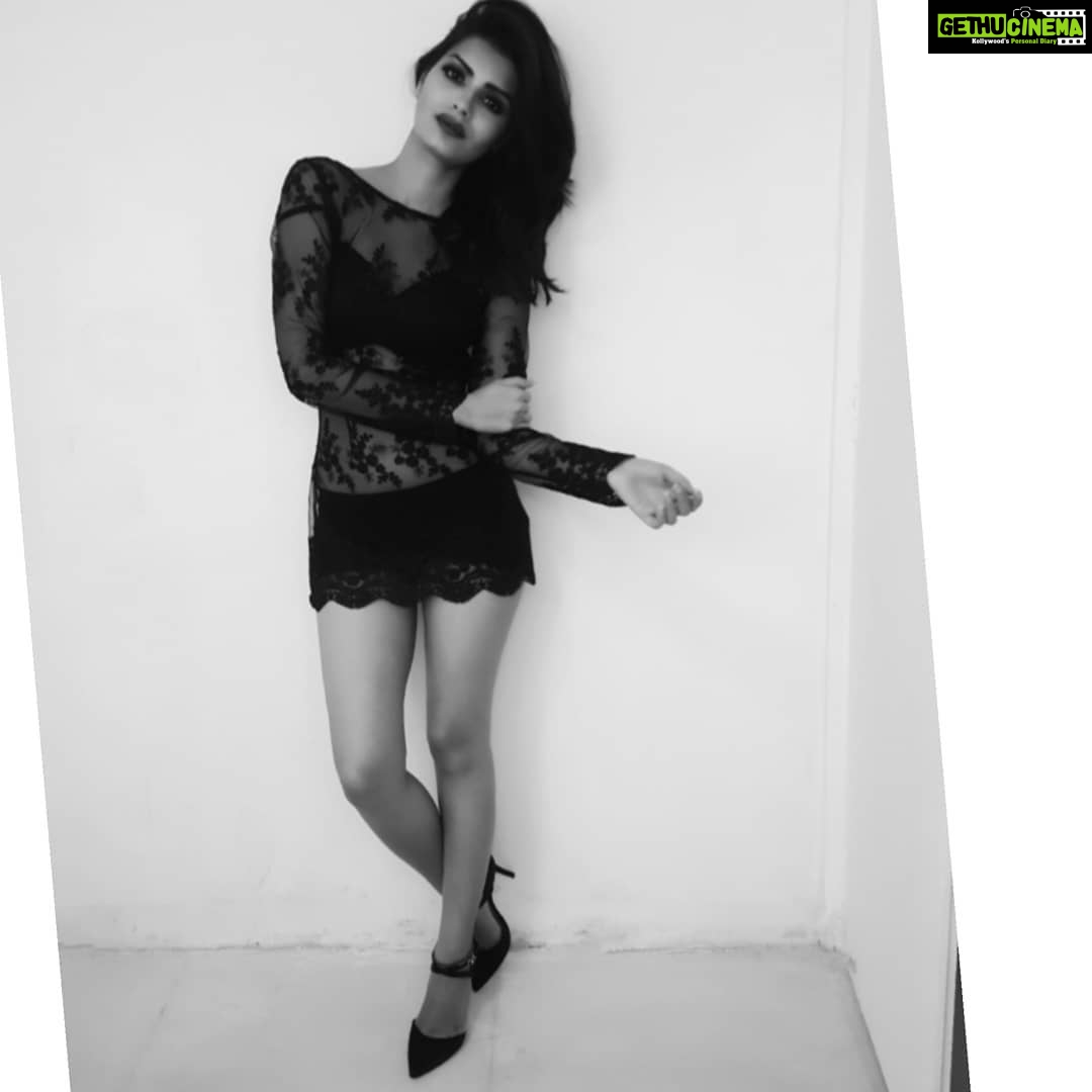 Sonali Raut Instagram - Color or black n white!!!! #imsexyandiknowit 💃#colors #blackandwhite #photography