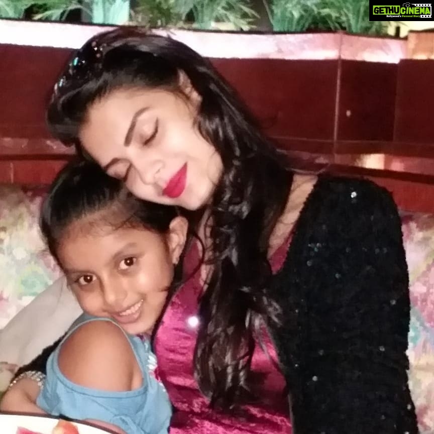 Sonali Raut Instagram - Funtime!!!! #family #sister #neice #birthday #celebrations #love #bond #notmybirthday