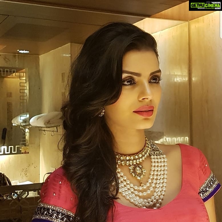 Sonali Raut Instagram - Feeling Pretty....Pretty feeling!!!!