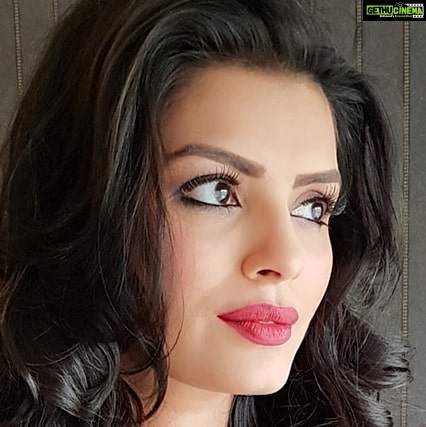 Sonali Raut Instagram - For your eyes only!!!! #closeup