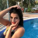 Sonali Raut Instagram - Hangin by the pool!! #pool #poolfun #watercolor #sun #boomerang