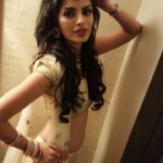 Sonali Raut Instagram – Strike a pose!!!! #traditional #maangtikka #goldnpink #work