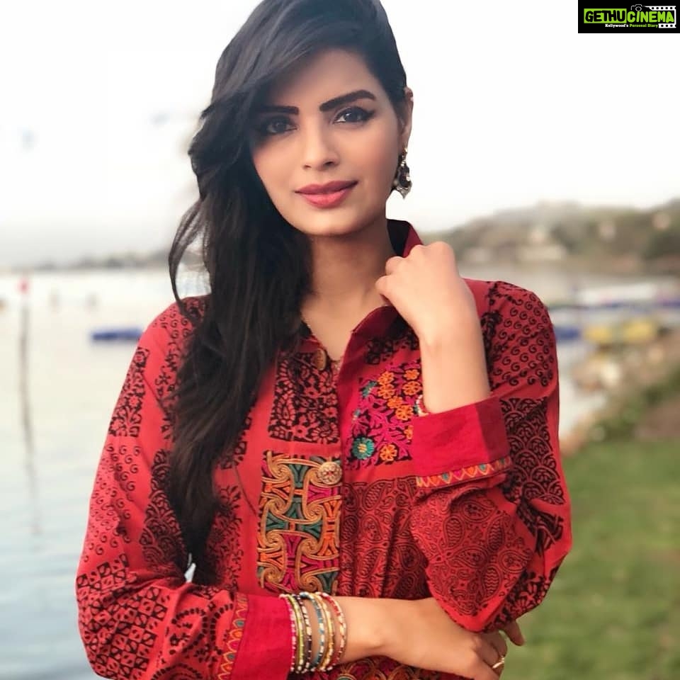 Sonali Raut Instagram - Traditional doesn't mean conservative!! Outfit courtesy @mumtezk #shootmode #indianoutfit #bollywood #ethnicwear #style #ethnic