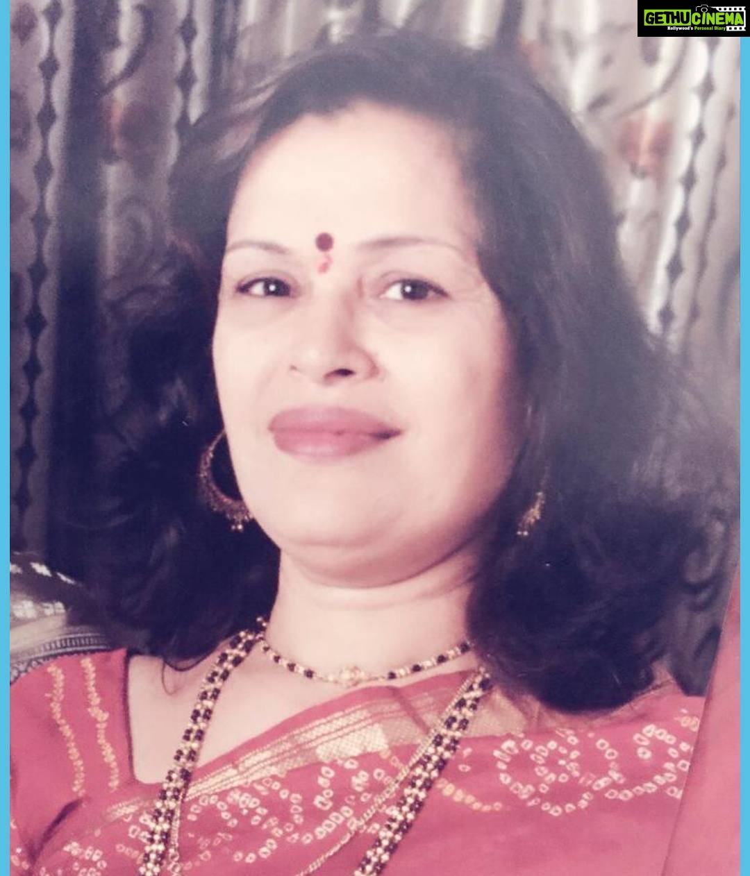 Sonali Raut Instagram - Here wishing the biggest motivator my biggest support who has always encouraged and believed me my Mom a Happy Birthday... thank you mom for everything... love you😘🎂🍰🎉🎉🎉