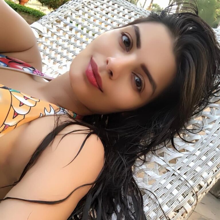 Sonali Raut Instagram - Life is cool by the pool!!!! #poolfun #summerbody #bikini #fun