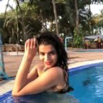 Sonali Raut Instagram - Hangin by the pool!! #pool #poolfun #watercolor #sun #boomerang