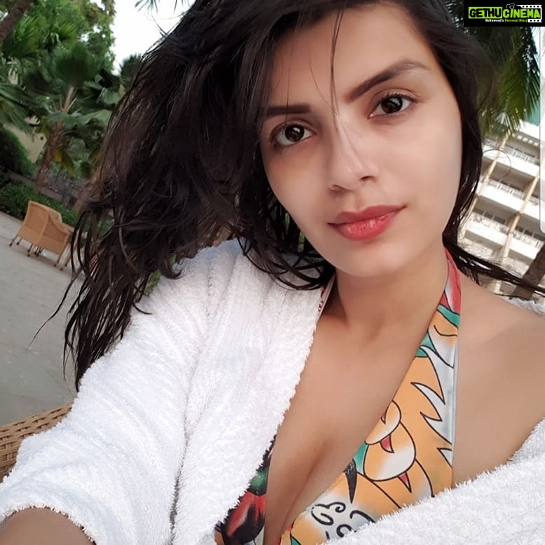 Sonali Raut Instagram - Soak in the sun!!!! #summer #summerbody #summerdays
