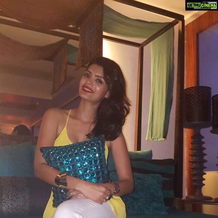 Sonali Raut Instagram - Happy Sunday!!! #colours #yellowwhiteblue #setup #happy #vibrant #sundayvibes #summmer