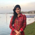 Sonali Raut Instagram – Traditional doesn’t mean conservative!!
Outfit courtesy @mumtezk
#shootmode #indianoutfit #bollywood #ethnicwear #style #ethnic