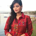 Sonali Raut Instagram – Traditional doesn’t mean conservative!!
Outfit courtesy @mumtezk
#shootmode #indianoutfit #bollywood #ethnicwear #style #ethnic