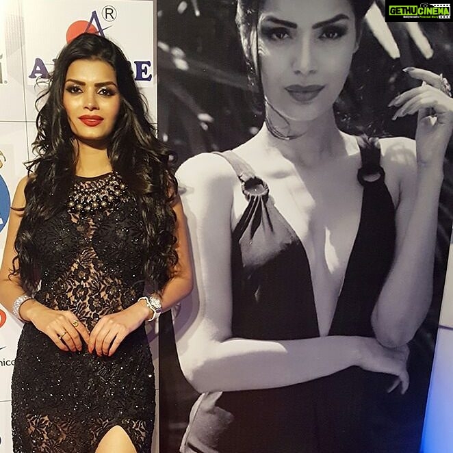 Sonali Raut Instagram - #throwbackthursday #ffacecalender2k17 launch #Throwback #launch #ffacecalender #thailand #kolkatta
