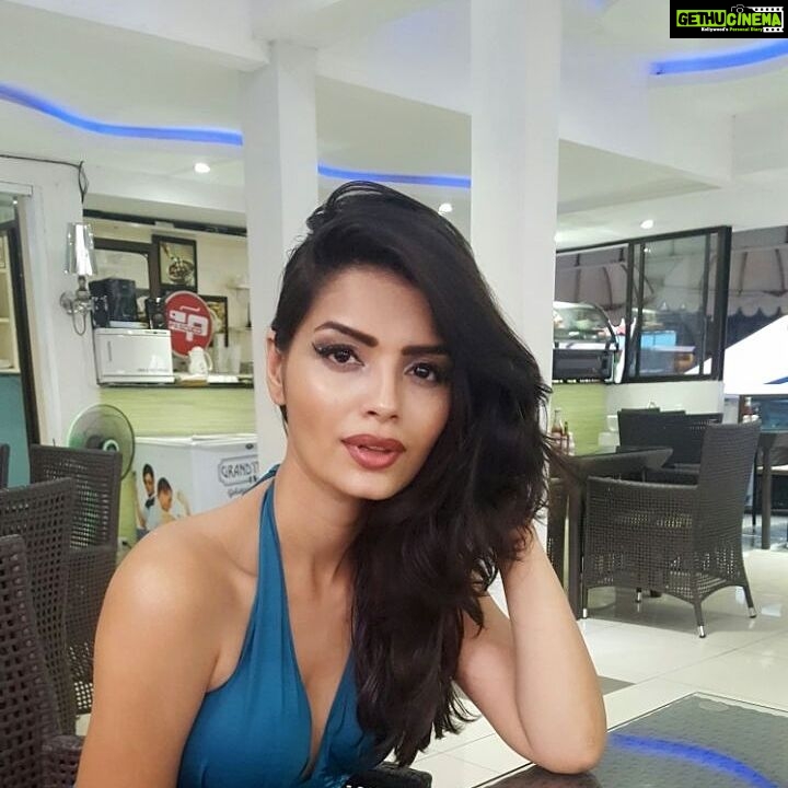 Sonali Raut Instagram - Few head shots!!! #blue #headshots #clicking #nofilter #tan