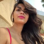 Sonali Raut Instagram - God has given you one face,and you make yourself another - William Shakespeare!! #nofilter #morningface #sunkissed