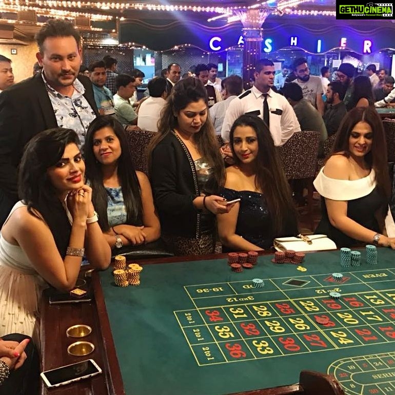 Sonali Raut Instagram - Casino time ...done ✅ #weekend #casino #poker #roulette #food #fun #music #work #goa #events