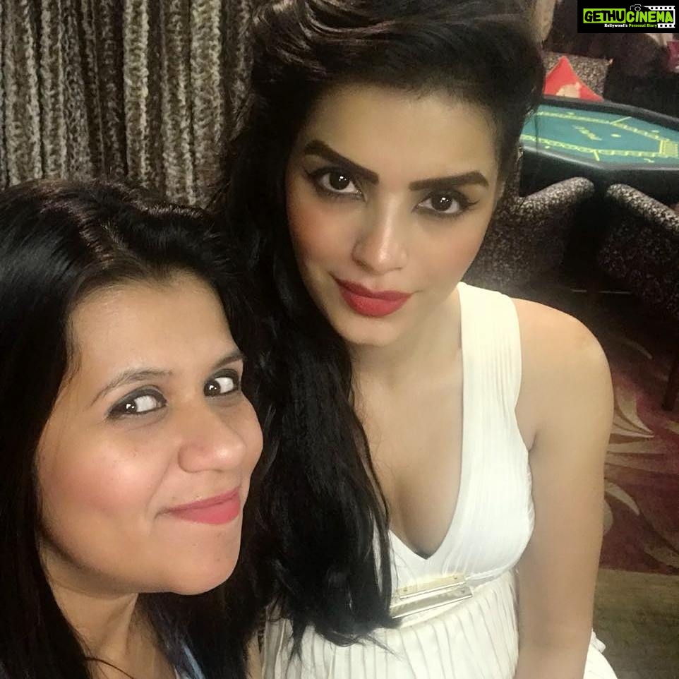 Sonali Raut Instagram - Casino time ...done ✅ #weekend #casino #poker #roulette #food #fun #music #work #goa #events