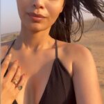 Sonali Raut Instagram - Follow me to the desert!!!! #desert #adventure #dunes #travel #desertsafari #dubai #nature #sand #uae #offroad #fitness #sonaliraut #love Dubai Desert