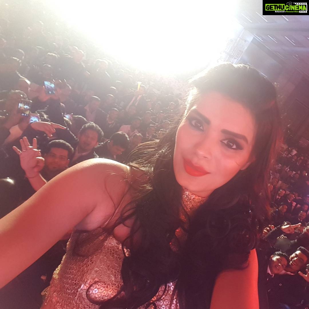 Sonali Raut Instagram - Glimpse from yesterday's performance!!! #work #abbott #show #event #performance @yuvrajent