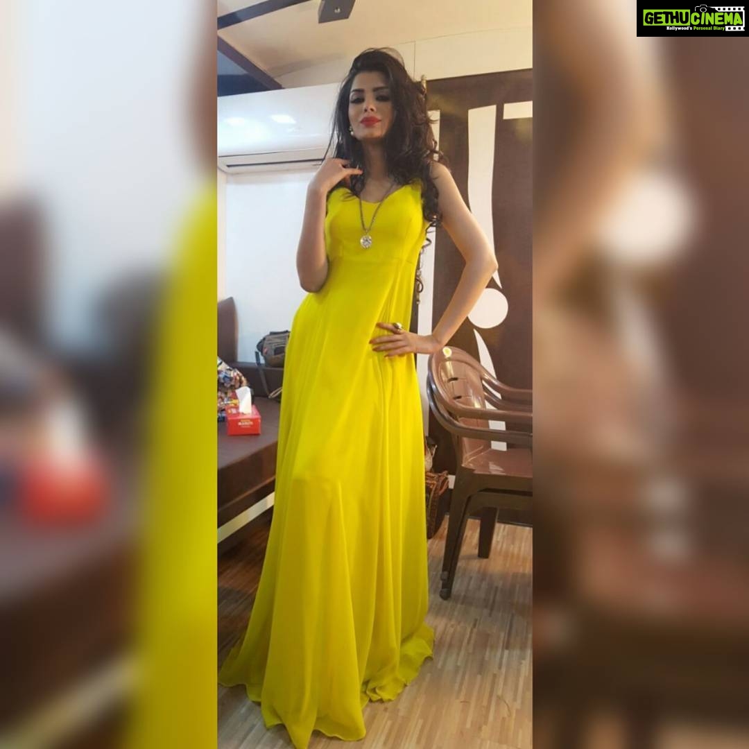 Sonali Raut Instagram - Feeling like princess!👸 #yellow #princess #love #dress