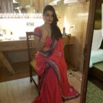 Sonali Raut Instagram - Saree love is the best kind of love!!!!! #fashion #saree #throwbackthursday #thoughtoftheday #life'stooshorttowearboringsarees #midweek