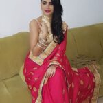Sonali Raut Instagram - Saree love is the best kind of love!!!!! #fashion #saree #throwbackthursday #thoughtoftheday #life'stooshorttowearboringsarees #midweek