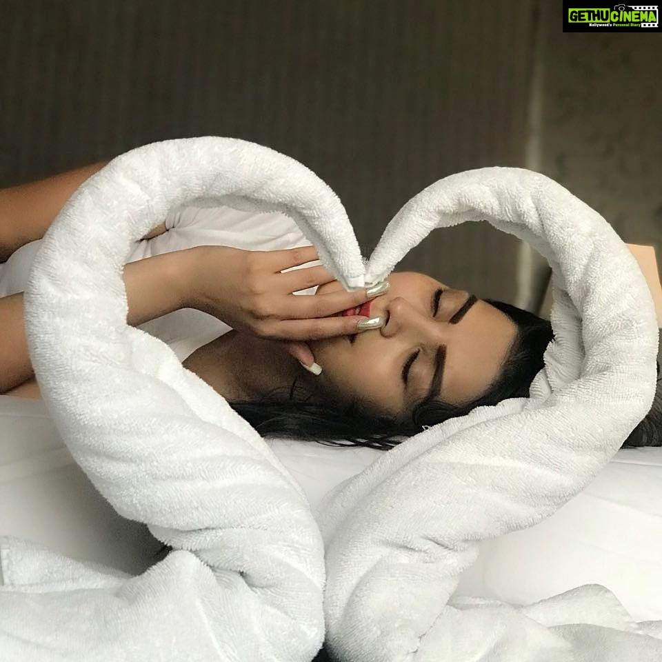 Sonali Raut Instagram - Towelart continues!!! #towelart #mood #white