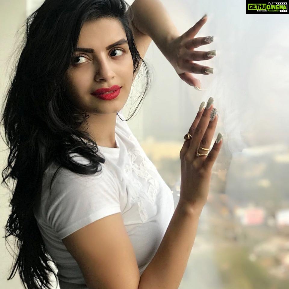 Sonali Raut Instagram - Love posing!!!! #poses #camera #shots #red #white #simplicity #mood
