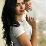Sonali Raut Instagram - Love posing!!!! #poses #camera #shots #red #white #simplicity #mood