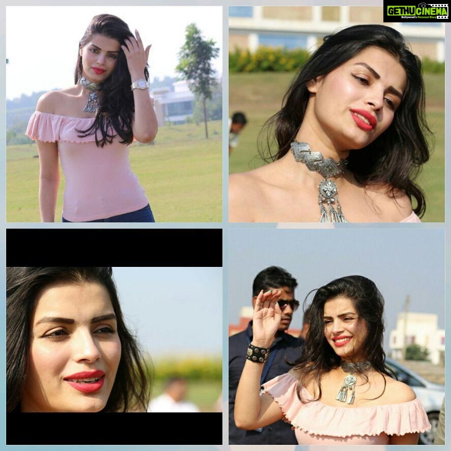 Sonali Raut Instagram - One face 100 expressions!!! #photography #bollywood #expression